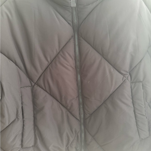 Love Tree Women's Black Cropped Puffer Jacket - Picture 4 of 6